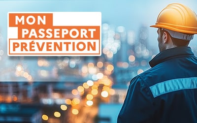 Jeune employé de l'industrie en sécurité grâce au passeport prévention